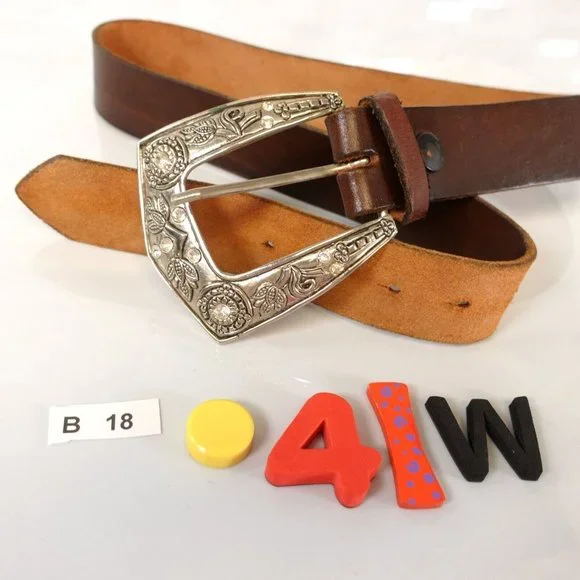 Womens Full Grain Leather Brown Western Cowgirl Rodeo Belt 32 Brass Boho Studded - Picture 7 of 7